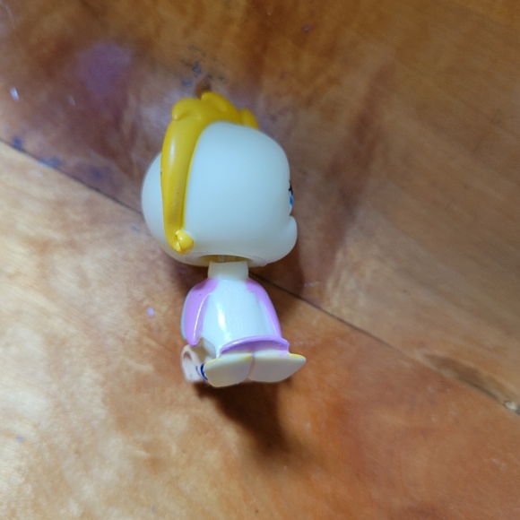 Littlest Pet Shop LPS #1452 Cockatoo Bird White Yellow Blue Eyes 2006 - Picture 8 of 12